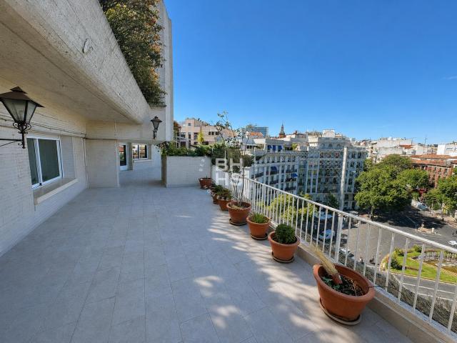 Penthouse to rent in Universidad
