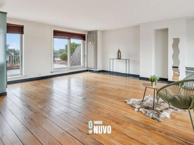 Penthouse te koop voor 290000 euro met 1 slaapkamers