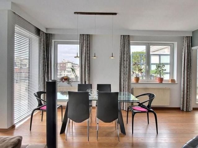 Penthouse te huur in Elsene voor € 2.350 met 2 slaapkamers
