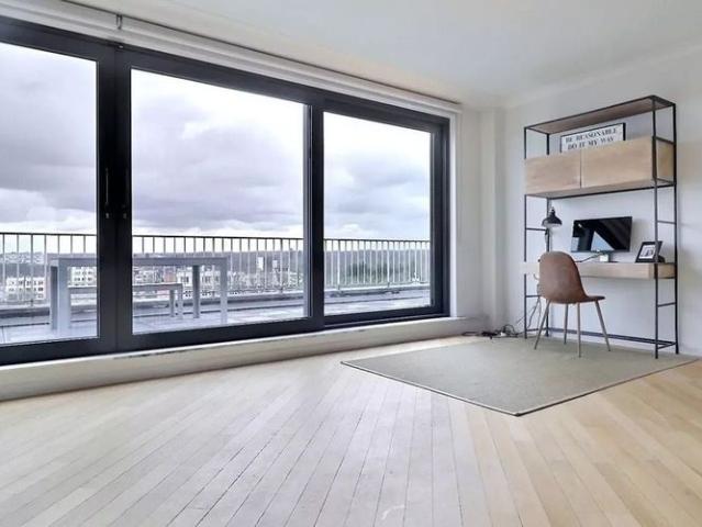 Penthouse te huur in Elsene voor € 2.750 met 2 slaapkamers
