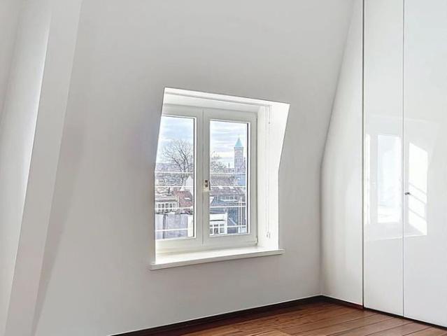 Penthouse te huur in Etterbeek voor € 7.200 met 4 slaapkamers
