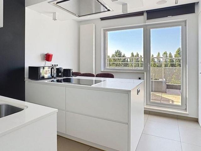 Penthouse te huur in Sint Lambrechts Woluwe voor € 3.650 met 4 slaapkamers