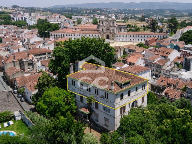 Penthouse única, terraço panorâmico e vista para o Mosteiro. 420m² Alcobaça