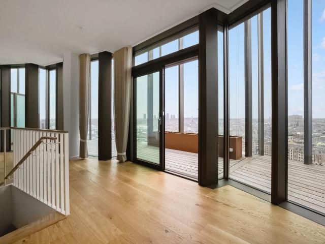 Penthouse på 14. etage med privat tagterrasse og udsigt