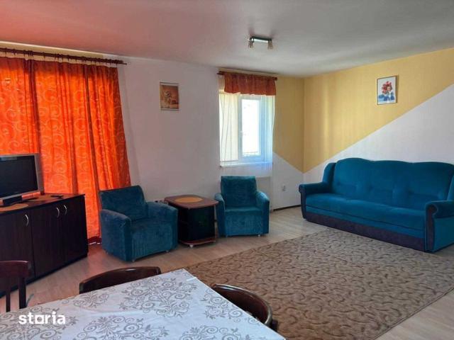 Pentru inchiriat apartament cu 2 camere, parcare exterioara