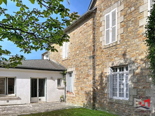 PENVÉNAN: maison de famille au cœur du bourg