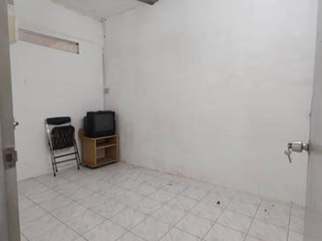 Penampang Towering Terraced House Below Market Value