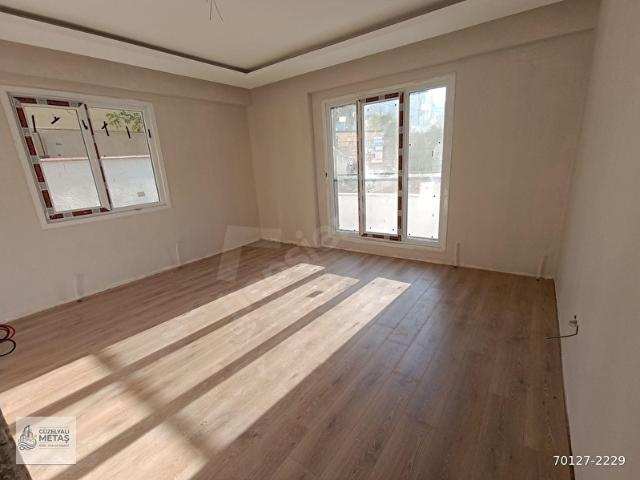 PENDİK ESENYALIDA SATILIK 3+1 ASANSÖR OTOPARKLI ANA CADDE PARALEL LÜKS DAİRE