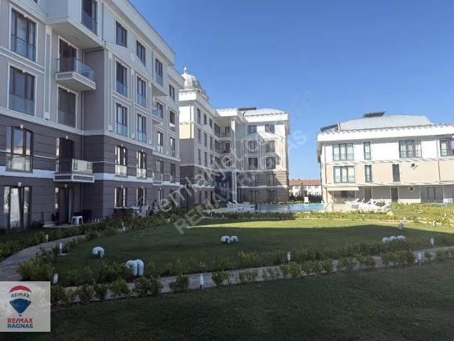Pendik'te Captain Hill Residence'ta Satılık 4+1 Bahçe Tripleks