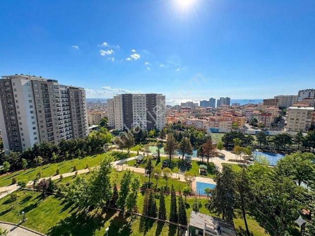 Pendik'te Deniz Manzaralı, Yerden Isıtmalı, Ebeveyn Banyolu 2+1