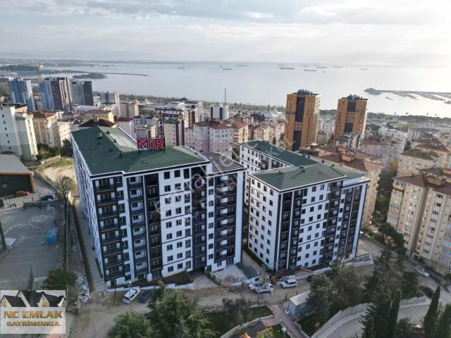 Pendik'te Full Deniz Manzaralı Lüks 1+1 Daire