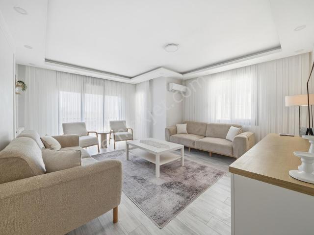Pendik'te İskanlı, Arakat K.otoparklı Balkonlu Satılık 2+1 Daire