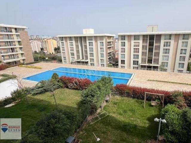 Pendik Crystal Park Sit. Havuz Cepheli Satılık 1+1 Boş Daire