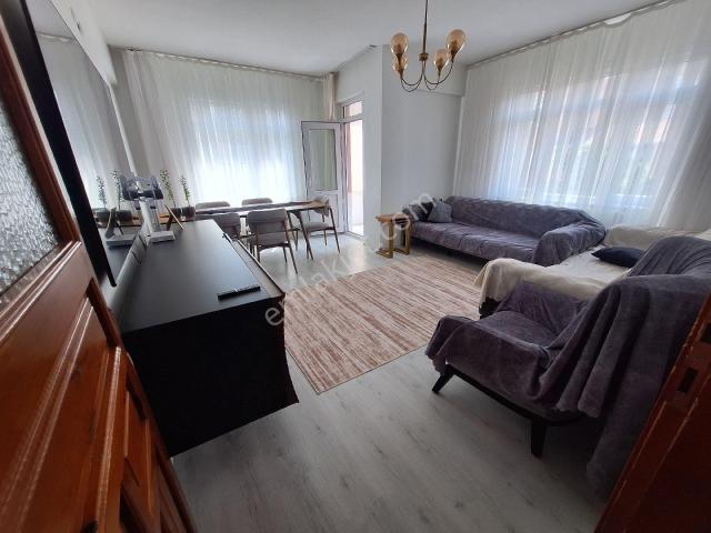 Pendik Çamçeşme Mahallesin'de Satılık 3+1 Daire Merkez'de Asansörlü