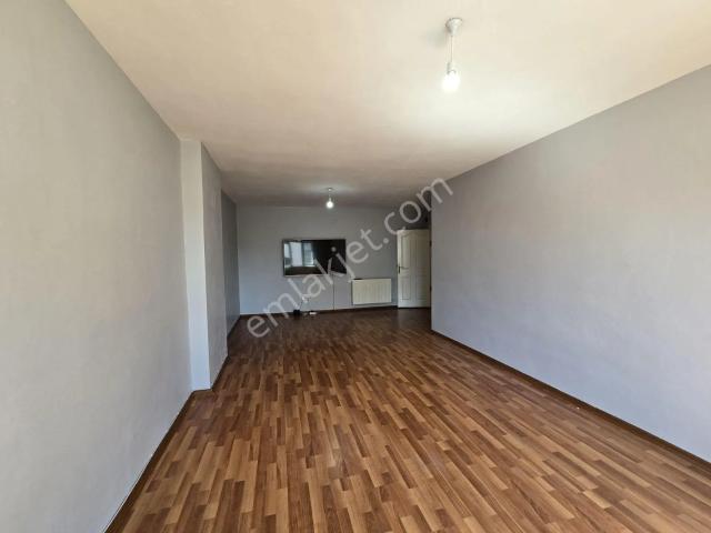 Pendik Ahmetyesevi Mahallesinde Satılık 2+1 Daire