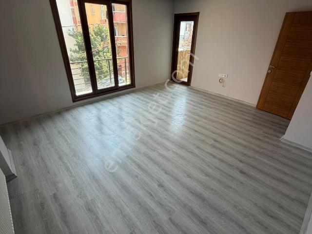 Pendik Ahmet Yesevi Mah. 2+1 Satılık Daire Emineve Vb Uygundur