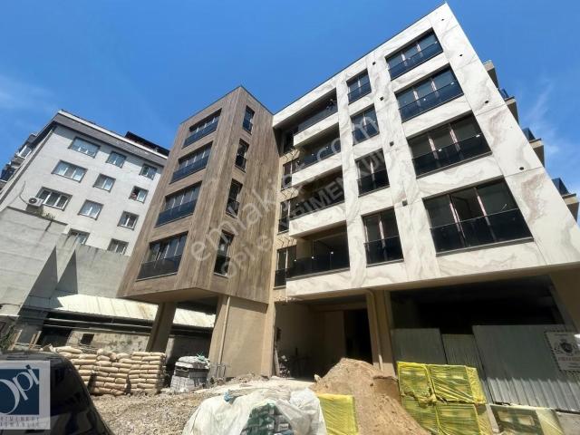 Pendik Bahçelievler Mahallesi'nde Satılık 1+1 Fırsat Daire