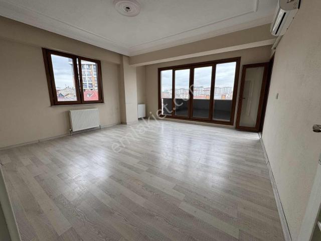 Pendik Esenler'de Emin Evime Uygun 3 Cepheli Satılık 120m² 3+1