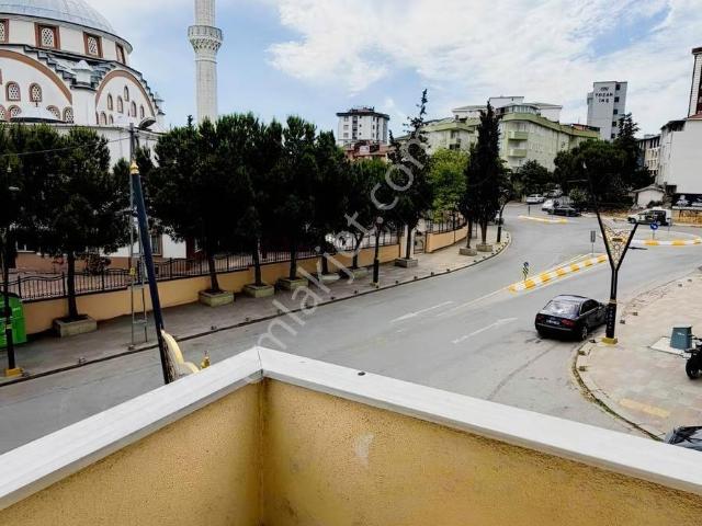 Pendik Esenler'de Satılık 2+1 Daire 1. Kat, 55m² Net