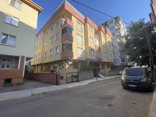 Pendik Fevzi Çakmak'ta 90 M2 2+1 Geniş Bakımlı Boş Satılık Daire