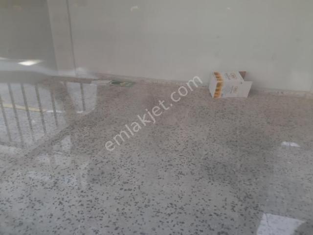 Pendik Kavakpınar Mah.de Cadeye 100 Metre Mesafede 80 M2 Kiralık Düķan