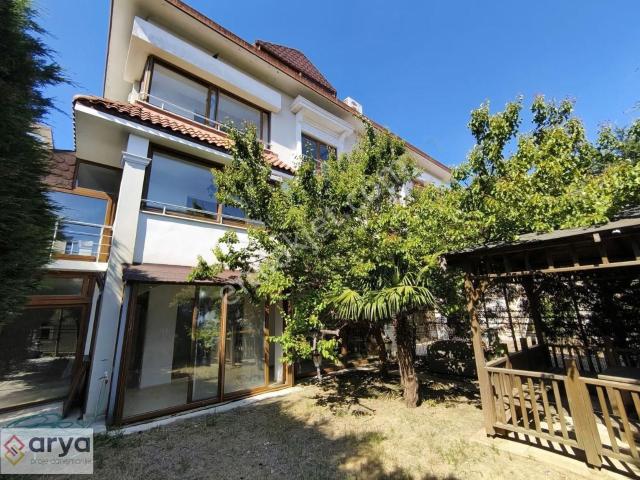 Pendik Kurtköy Çamlık Mahallesin'de Manzaralı Lüks Villa