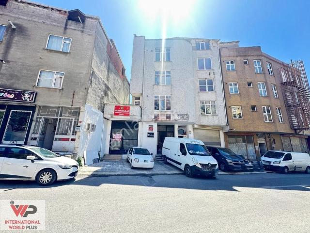 Pendik, Yayalar Caddesi Üzerinde Kiralık 40 M² Dükkan