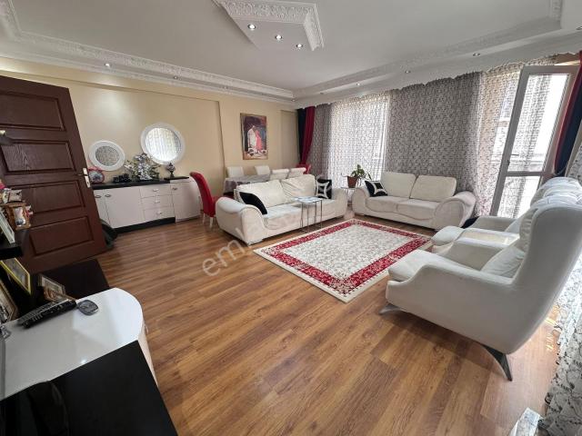 Pendik Yayalar Mahallesi'nde 155 M² Ferah Aileye Uygun 3+1