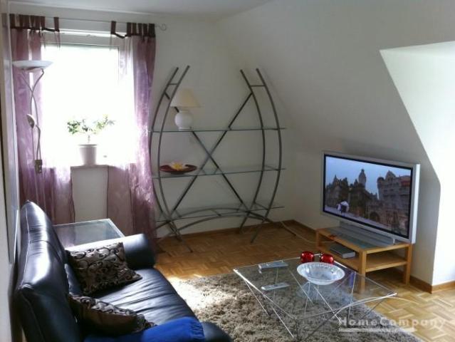 Helle und freundliche 2 Zimmer Dachgeschosswohnung in ruhiger Lage in Kiel, möbliert