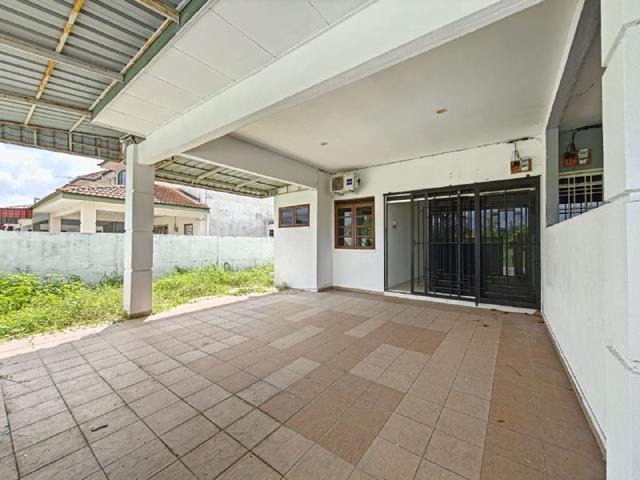 Pengkalan 1 Storey Terrace Intermediate Corner Facing Field
