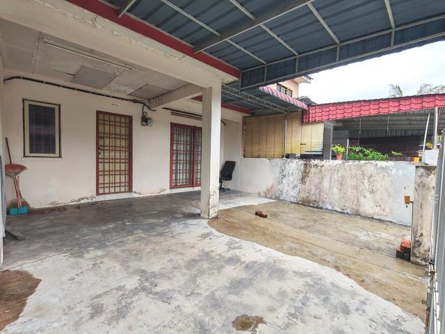 Pengkalan Indah LeaseHold Double Storey House Sale