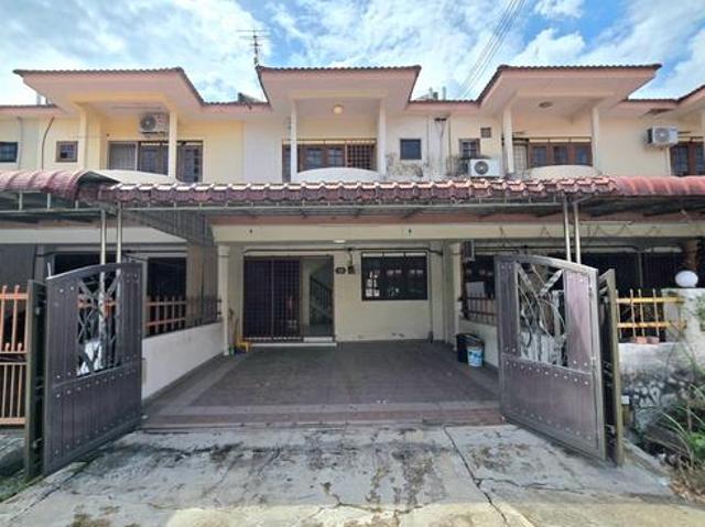 Pengkalan Move in Condition Double Storey House For Sale