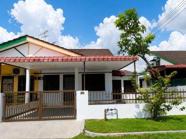 Pengkalan Station 18 Ipoh Single Storey Intermediate Corner House