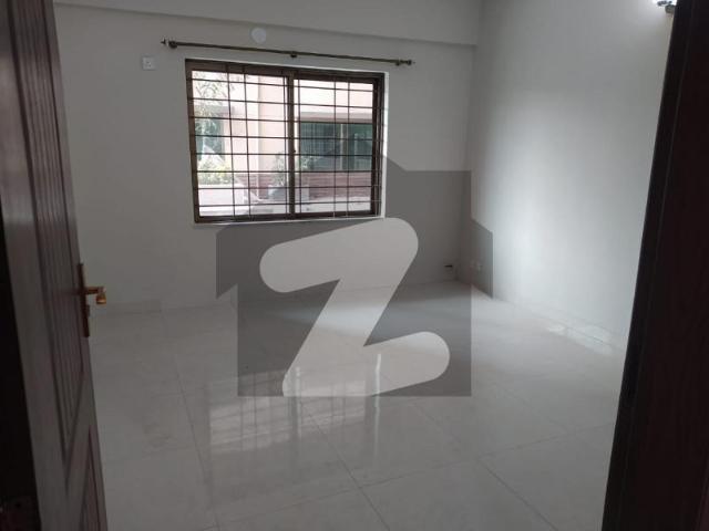 Peace Full Living 10 Marla 3 Bedrooms Apartment In Askari 11 Lahore Askari 11