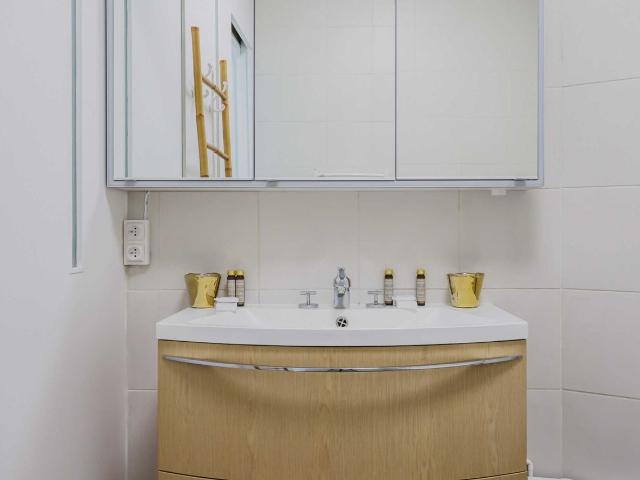 Peaceful flat 2BD/9P Passy/Tour Eiffel, Paris Amsterdam Apartments for Rent