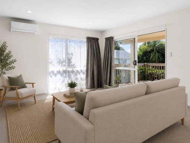 Peaceful Garden Retreat in a Prime Hillcrest Location