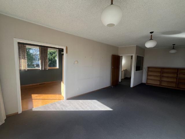 Peaceful Gully Views With Great Location In Chartwell!