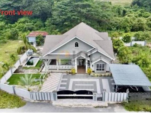 Peaceful Location by the Lake with Banjaran Titiwangsa mountain view