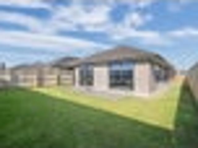 Peaceful Modern Living with a Deadline to Meet
