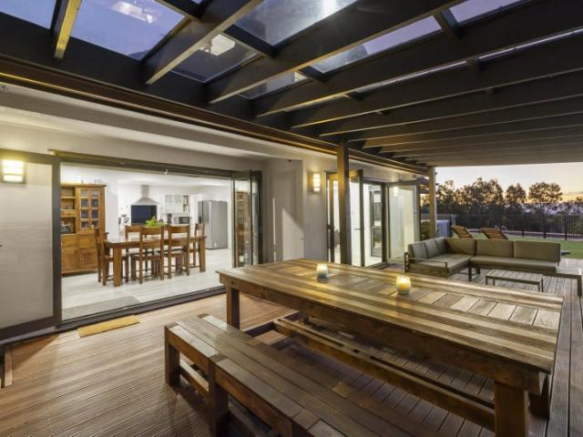 Peaceful semi rural oasis with stunning views