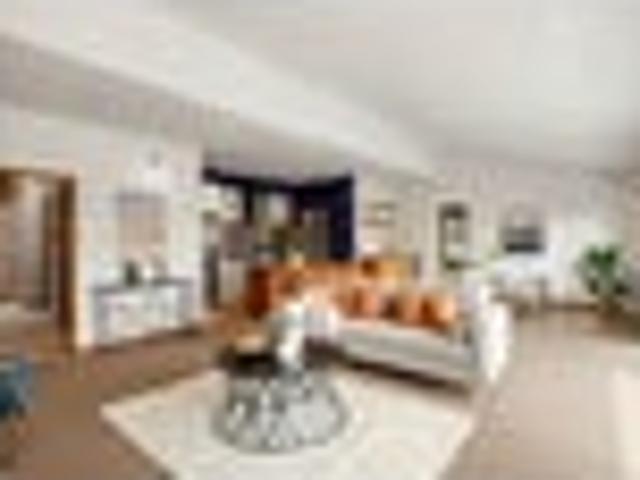 PEACEFUL SPACIOUS CITY FRINGE LIVING