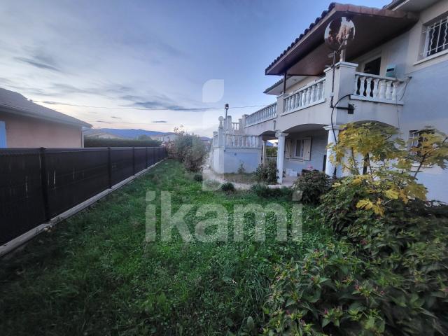 Péage de Roussillon: immense maison divisée en 2 appartemen. 161m² Le Péage de Roussillon