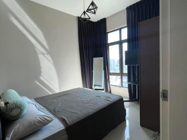 Pearl Suria Residence Middle Room for rent Female only