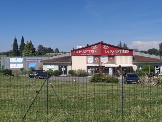 PECHABOU Locaux commerciaux de 613m2