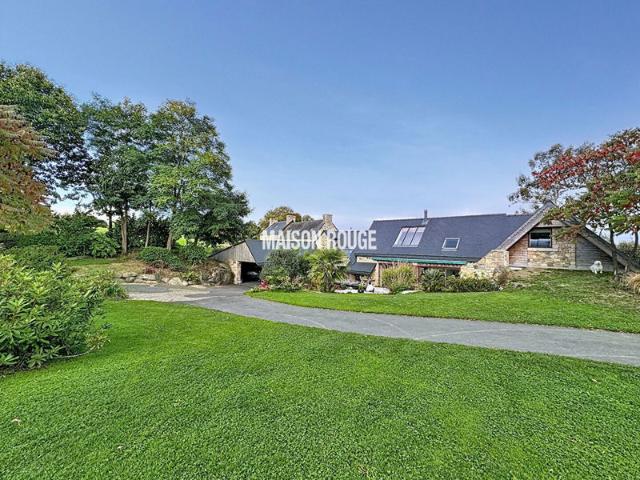 PEDERNEC Magnifique maison en pierre de caractère avec piscine chauffée et dépendances !