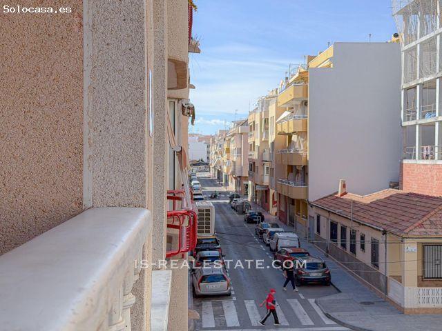 Pedro Lorca! Fantástico apartamento semireformado con ubicación exclusiva a 150 metros de la playa