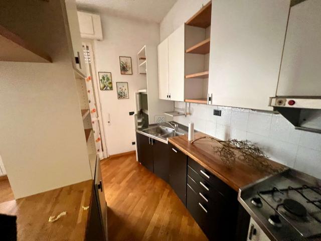 PEGLI Vespucci Vani 5 ampia metratura in contesto privato 2 balconate vista mare, cucina arredata