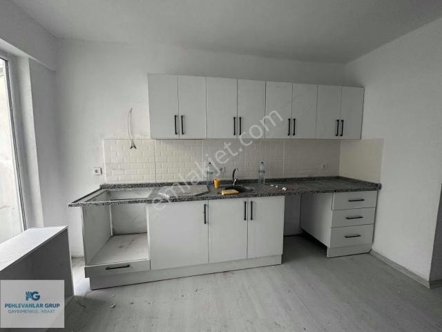 Pehlevanlar'dan Hastahane Ve Üniversiteye Yakın Kiralık 1+1