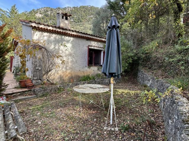 Peille maison de plein pied sur 4000 m2 de terrain dépenda