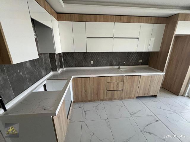 PEKTAŞLAR'DAN * CADDE ÜZERİ ÇARŞIYA YAKIN 3+1 DAİRE !